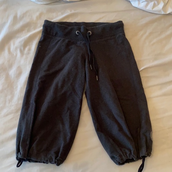 Lululemon Capri - Picture 1 of 4